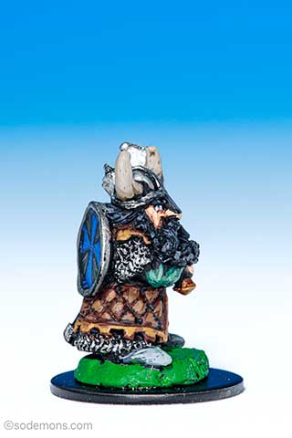 C06 Northern Dwarf with 2 Handed Axe