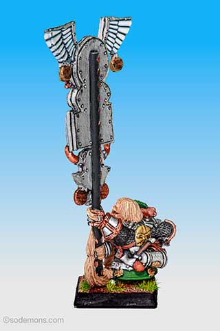 Dwarf Army Standard Bearer - 2000