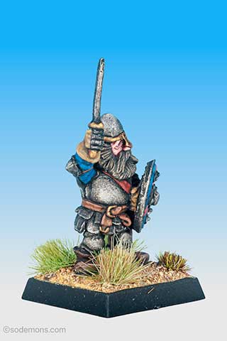 FTD9 Dwarf Chieftain in Plate Mail with Sword