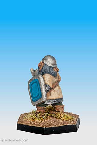 DWF4 - Dwarf with Handaxe