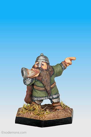 DWF12 - Dwarf Blowing Warhorn
