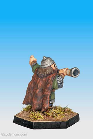 DWF12 - Dwarf Blowing Warhorn