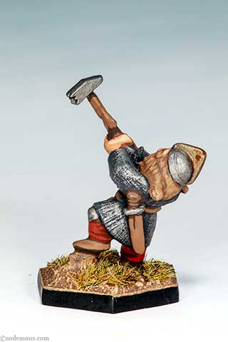 DWF13 - Dwarf Noble with Two-Handed Mattock