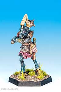 Broo attacking with Mace