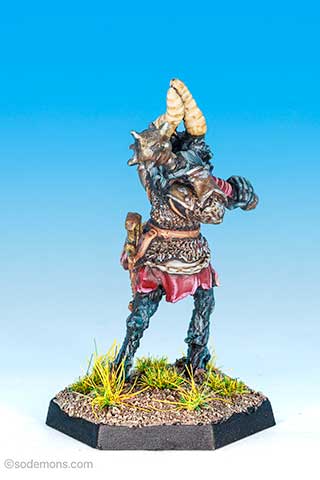 Broo attacking with Mace