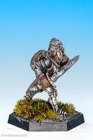 FTF51 Female Fighter in Plate Armour with Pack and Sword