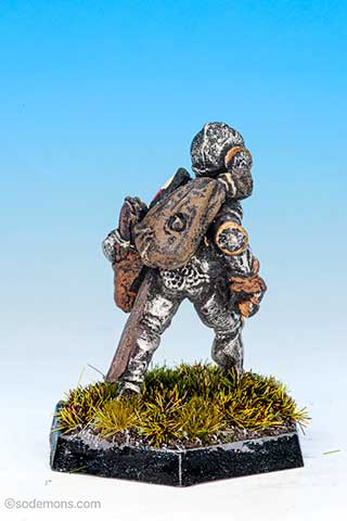 FTF51 Female Fighter in Plate Armour with Pack and Sword