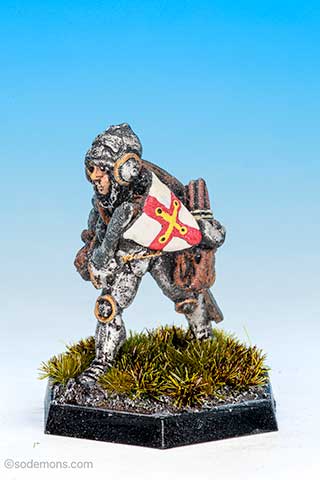 FTF51 Female Fighter in Plate Armour with Pack and Sword