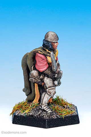 FTF81 Female fighter with 2 handed sword