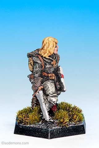 FTF97 Bareheaded Female Paladin with Plate Armour