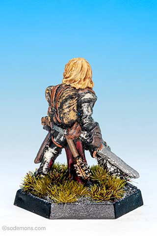 FTF97 Bareheaded Female Paladin with Plate Armour