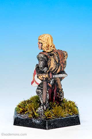 FTF97 Bareheaded Female Paladin with Plate Armour