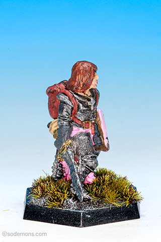 FTF97 Bareheaded Female Paladin with Plate Armour