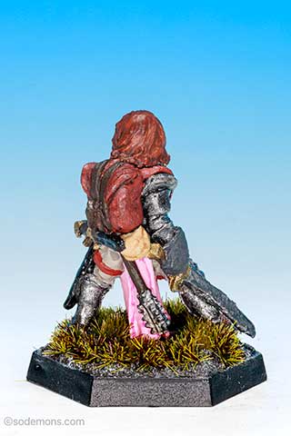 FTF97 Bareheaded Female Paladin with Plate Armour