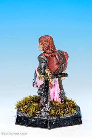FTF97 Bareheaded Female Paladin with Plate Armour